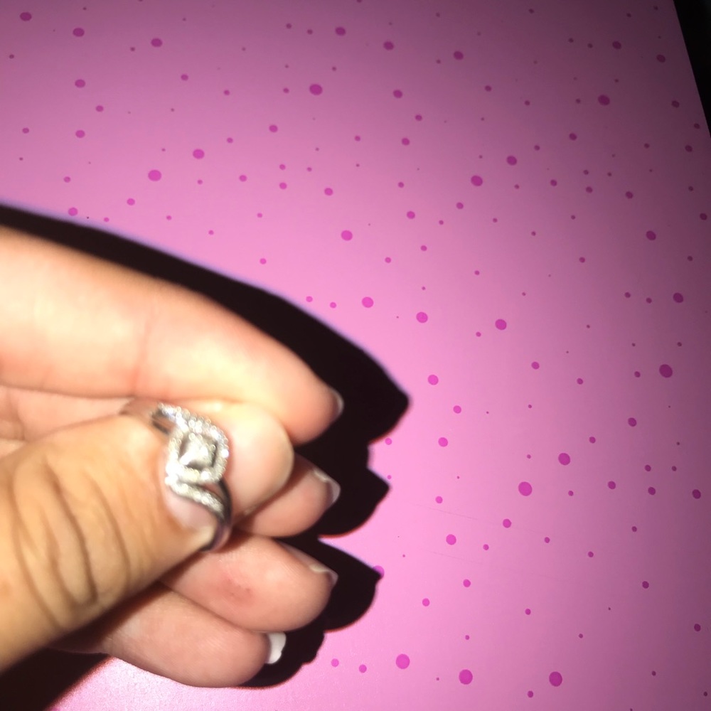 Ring - Picture 3 of 4